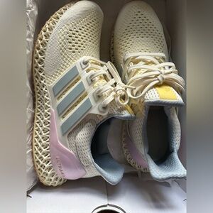 Adidas Ultra 4D. Men’s 9/Women’s 10